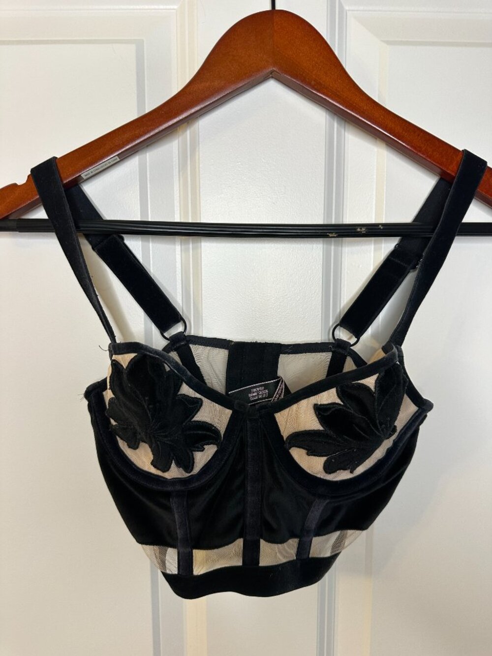 Victoria's Secret Very Sexy Velvet Mesh Longline Bra Floral Applique 32B